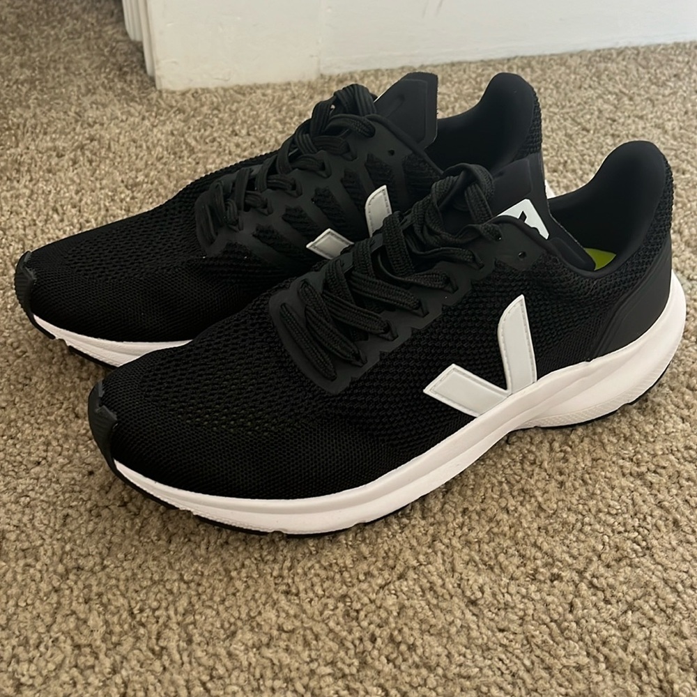 Veja Marlin Running Sneaker, NWOT